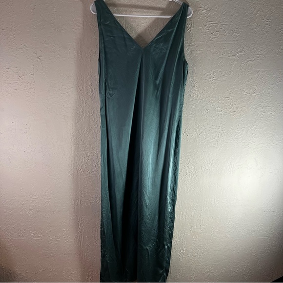 Reformation Lian V-Neck Sleeveless Maxi Dress 100% Silk in Green - Picture 9 of 14